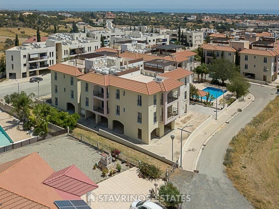 (For Sale) Residential Building || Larnaca/Mazotos - 402 Sq.m, 10 Bedrooms, 570.000€ 