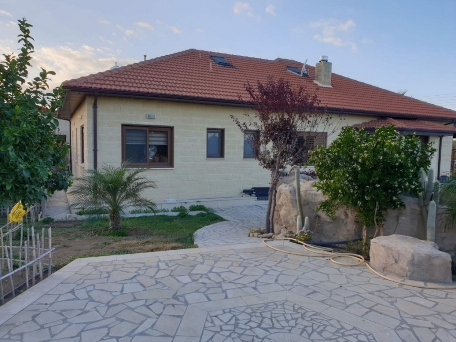 (For Sale) Residential Detached house || Larnaka/Pyrga - 200 Sq.m, 3 Bedrooms, 1.000.000€ 